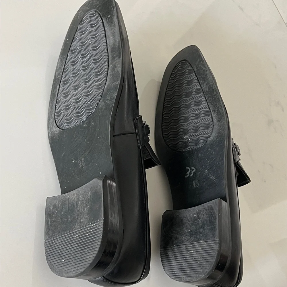 📫BUY 2 for $20 📫 Perry Ellis Black Leather Slip-On Loafers